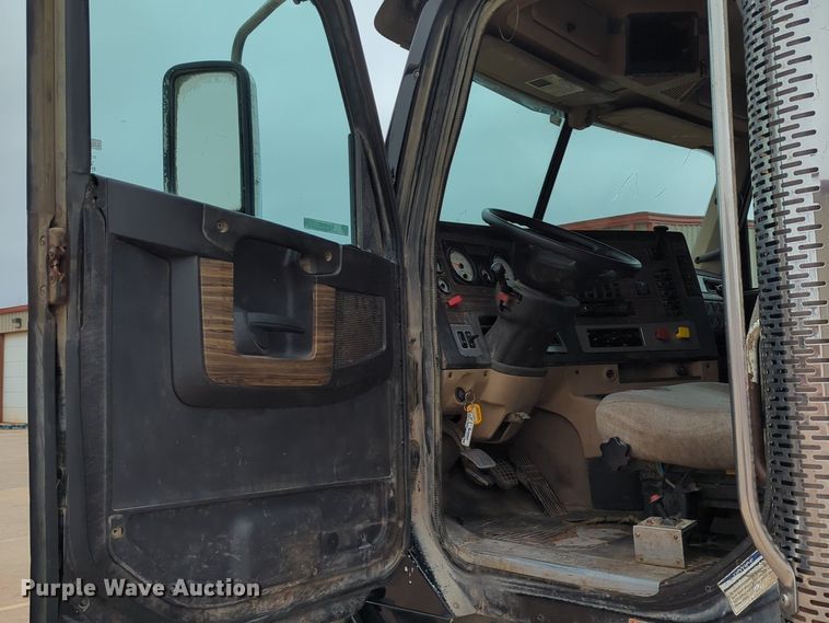 image for item LY9498 2016 Freightliner Coronado 122SD  semi truck