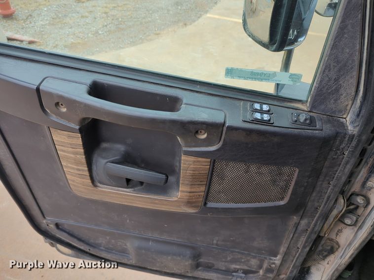 image for item LY9498 2016 Freightliner Coronado 122SD  semi truck