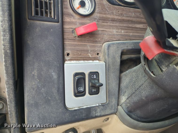 image for item LY9498 2016 Freightliner Coronado 122SD  semi truck