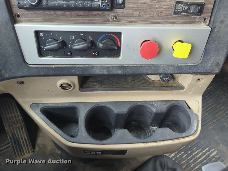 image for item LY9498 2016 Freightliner Coronado 122SD  semi truck