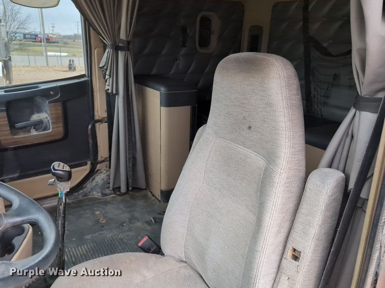 image for item LY9498 2016 Freightliner Coronado 122SD  semi truck