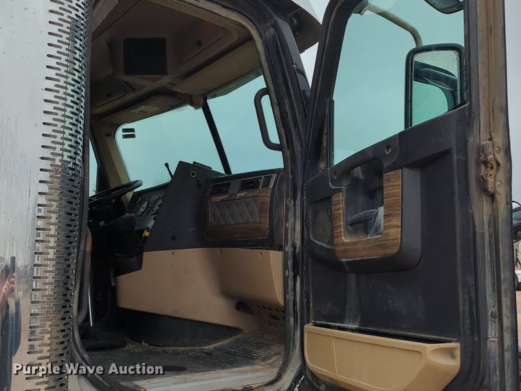 image for item LY9498 2016 Freightliner Coronado 122SD  semi truck