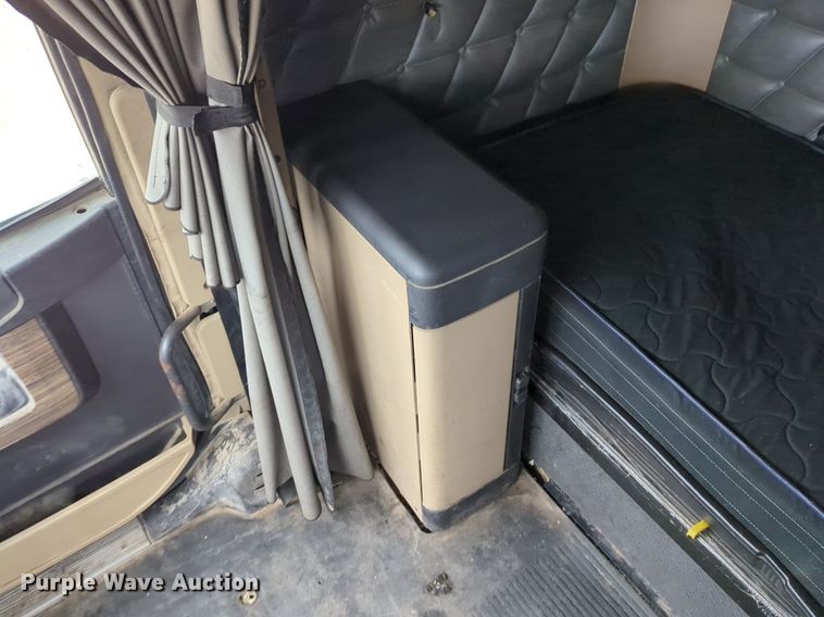 image for item LY9498 2016 Freightliner Coronado 122SD  semi truck