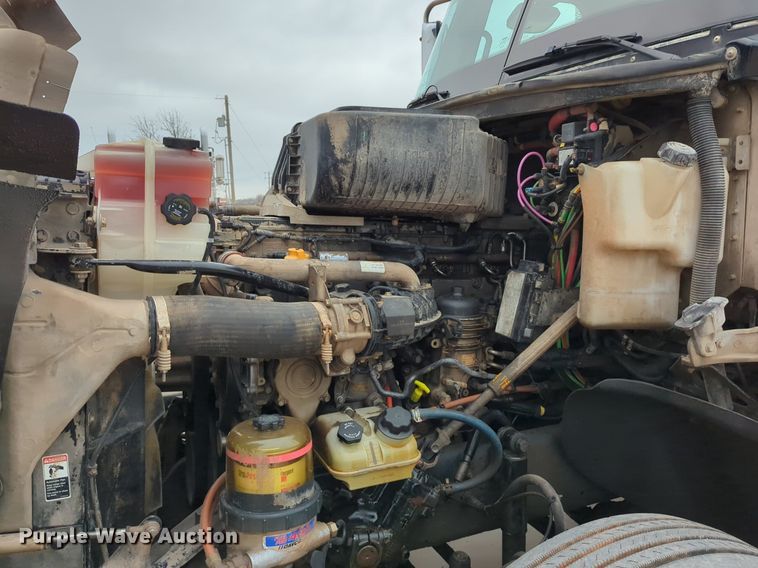 image for item LY9498 2016 Freightliner Coronado 122SD  semi truck