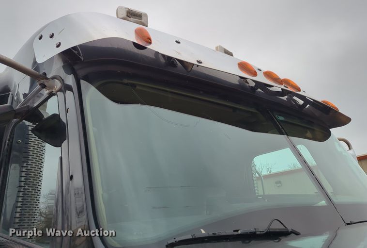 image for item LY9498 2016 Freightliner Coronado 122SD  semi truck