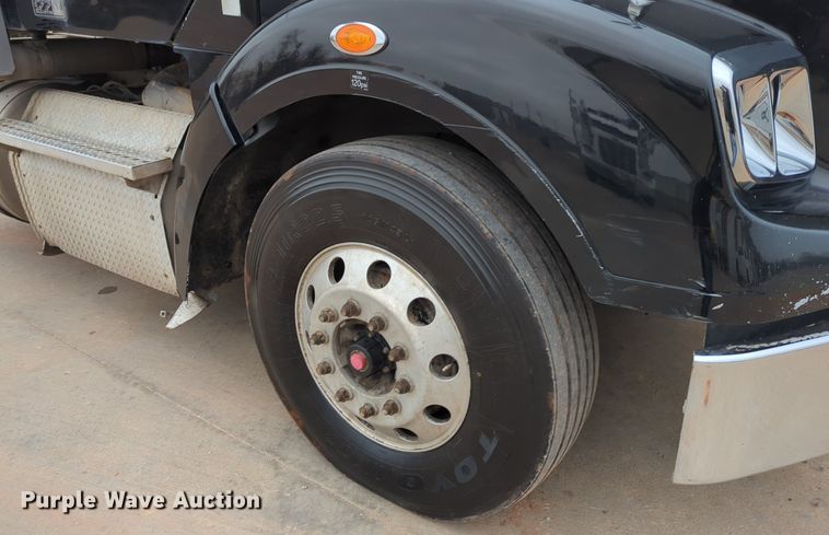 image for item LY9498 2016 Freightliner Coronado 122SD  semi truck