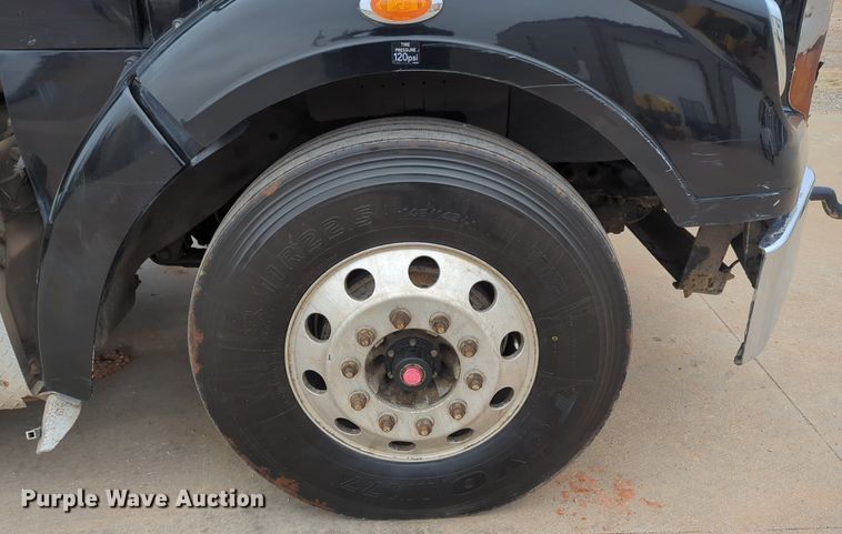 image for item LY9498 2016 Freightliner Coronado 122SD  semi truck