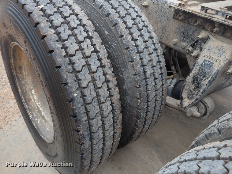 image for item LY9498 2016 Freightliner Coronado 122SD  semi truck