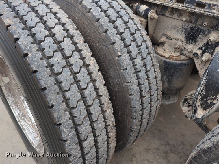 image for item LY9498 2016 Freightliner Coronado 122SD  semi truck