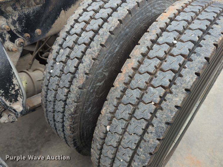 image for item LY9498 2016 Freightliner Coronado 122SD  semi truck