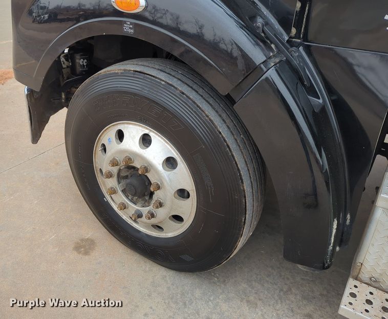 image for item LY9498 2016 Freightliner Coronado 122SD  semi truck