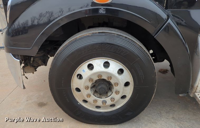 image for item LY9498 2016 Freightliner Coronado 122SD  semi truck