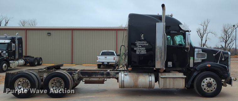 image for item LY9499 2016 Freightliner Coronado 122SD  semi truck