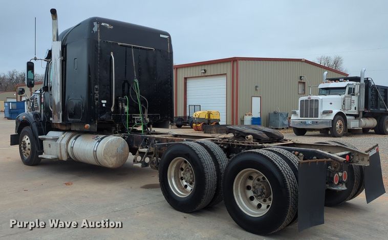 image for item LY9499 2016 Freightliner Coronado 122SD  semi truck