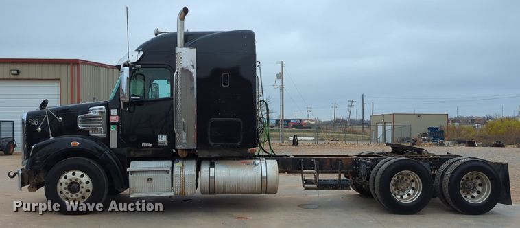 image for item LY9499 2016 Freightliner Coronado 122SD  semi truck