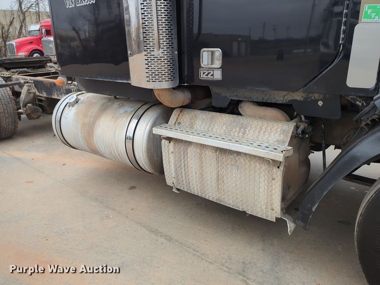 image for item LY9499 2016 Freightliner Coronado 122SD  semi truck