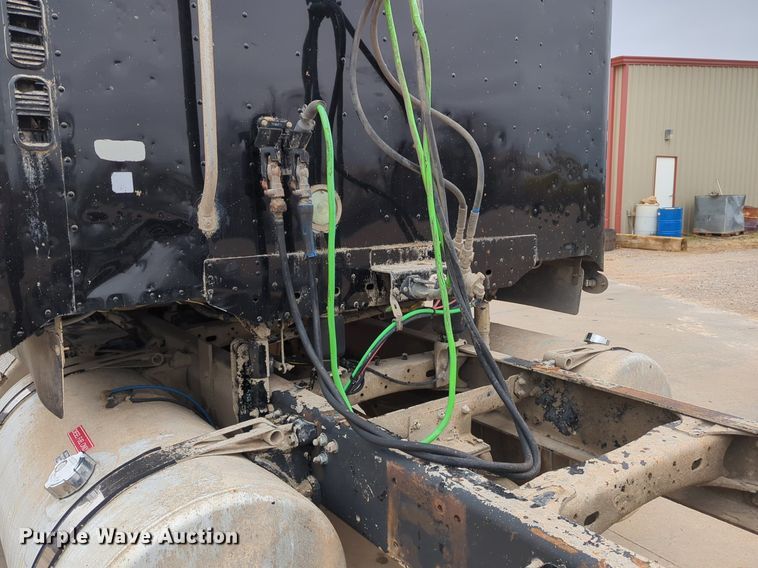 image for item LY9499 2016 Freightliner Coronado 122SD  semi truck