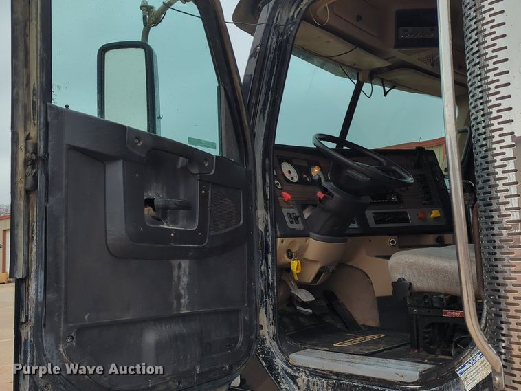 image for item LY9499 2016 Freightliner Coronado 122SD  semi truck