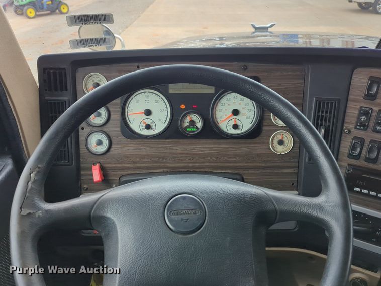 image for item LY9499 2016 Freightliner Coronado 122SD  semi truck