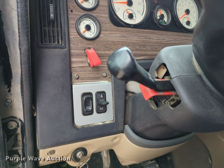 image for item LY9499 2016 Freightliner Coronado 122SD  semi truck