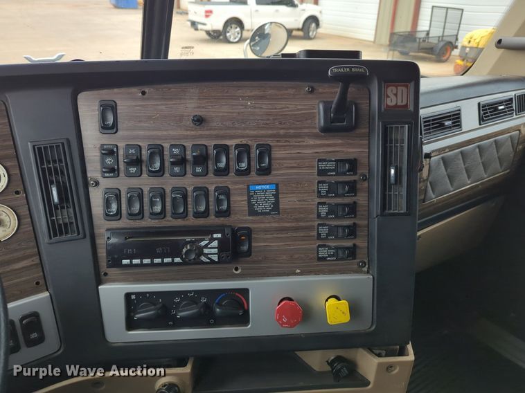 image for item LY9499 2016 Freightliner Coronado 122SD  semi truck