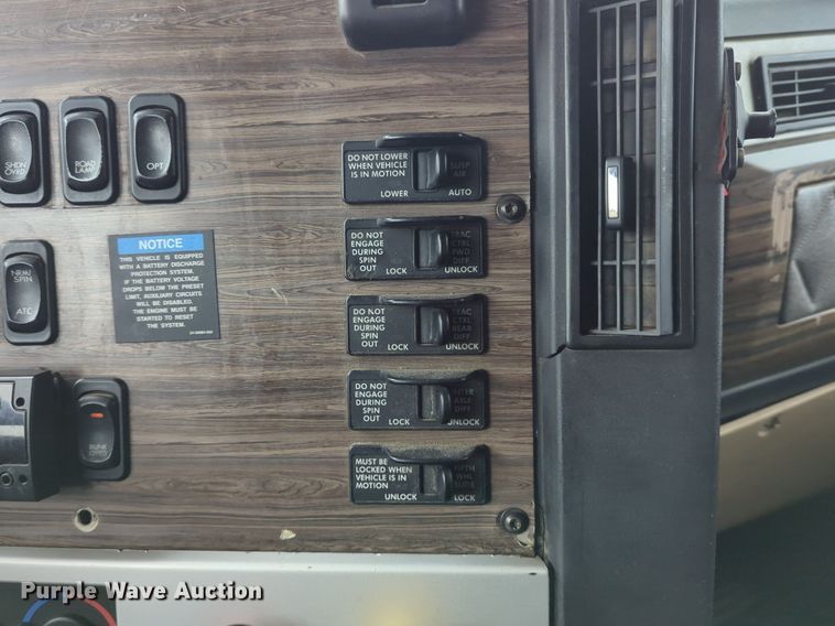 image for item LY9499 2016 Freightliner Coronado 122SD  semi truck