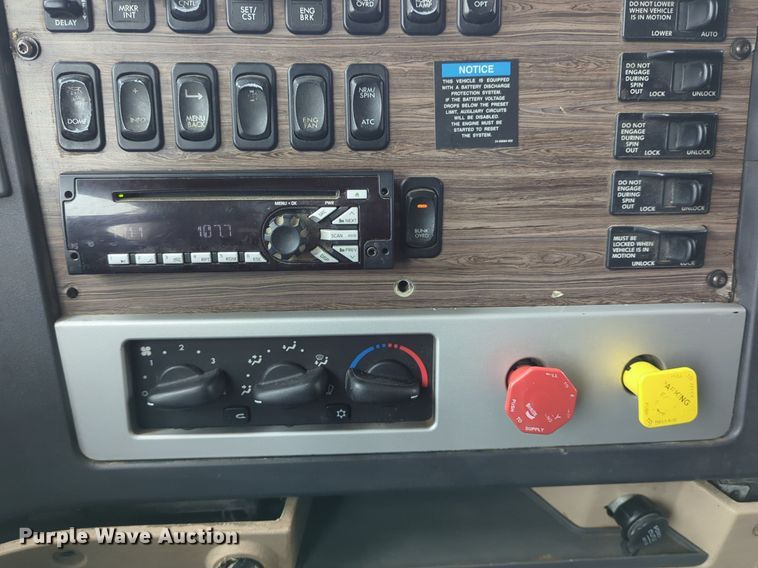 image for item LY9499 2016 Freightliner Coronado 122SD  semi truck