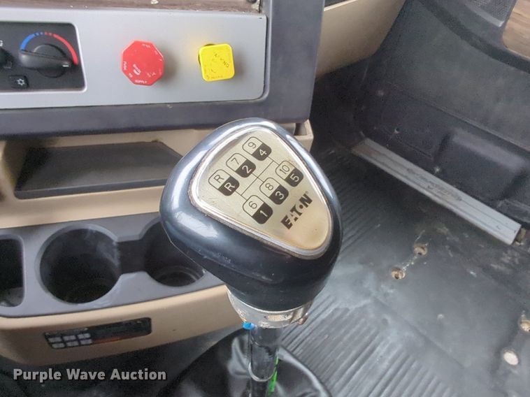 image for item LY9499 2016 Freightliner Coronado 122SD  semi truck