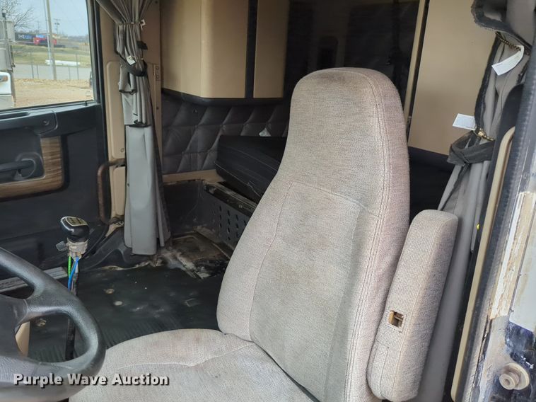 image for item LY9499 2016 Freightliner Coronado 122SD  semi truck