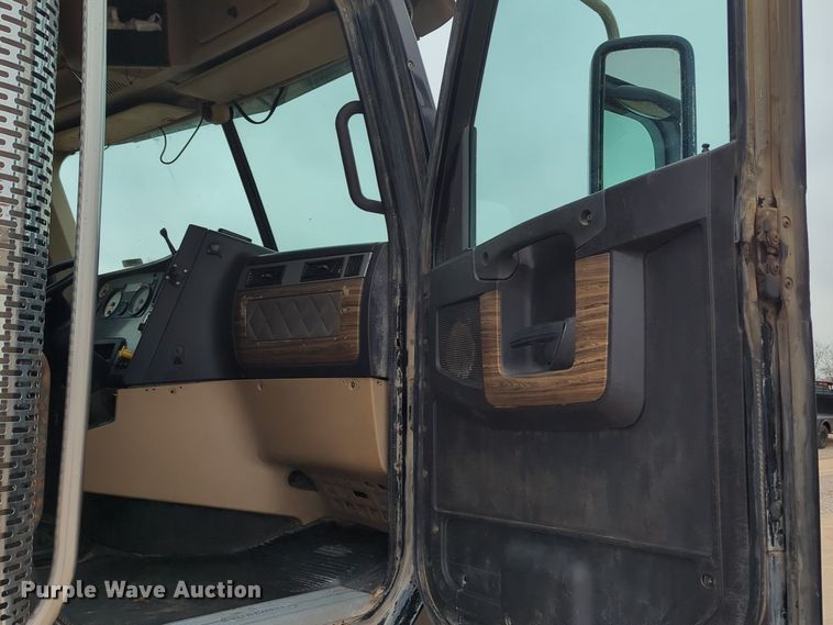 image for item LY9499 2016 Freightliner Coronado 122SD  semi truck