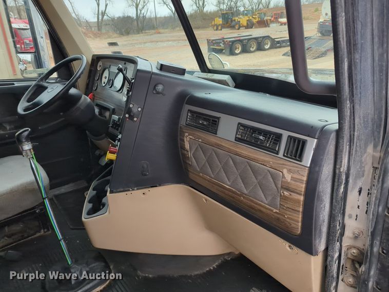 image for item LY9499 2016 Freightliner Coronado 122SD  semi truck