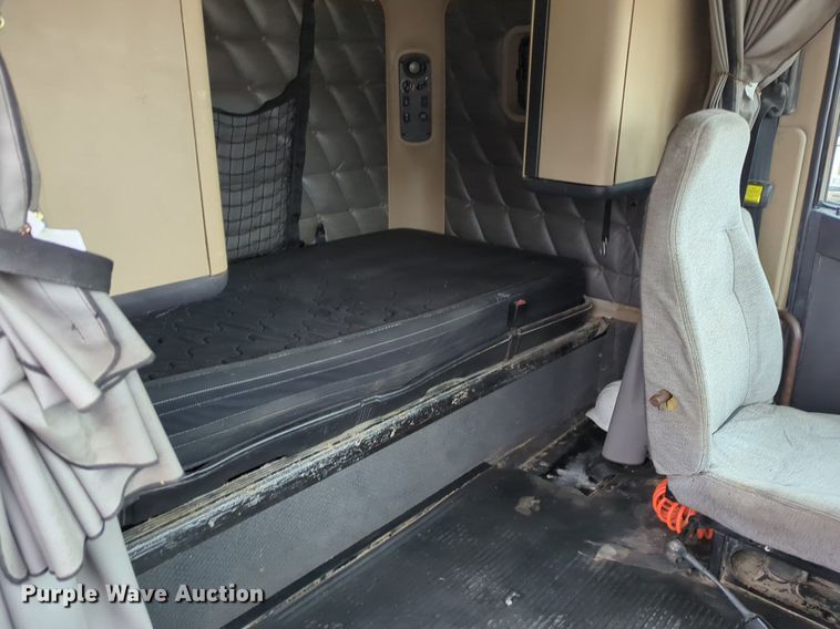 image for item LY9499 2016 Freightliner Coronado 122SD  semi truck