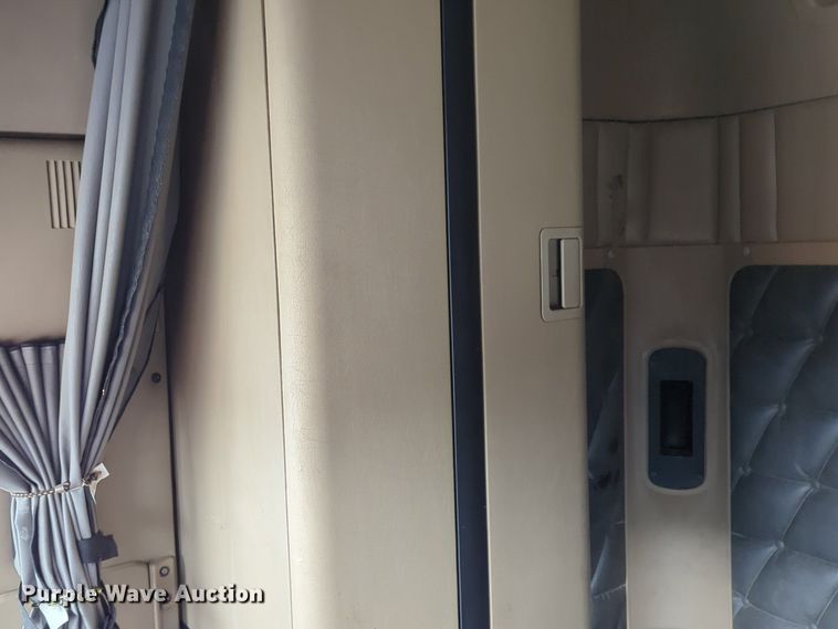 image for item LY9499 2016 Freightliner Coronado 122SD  semi truck