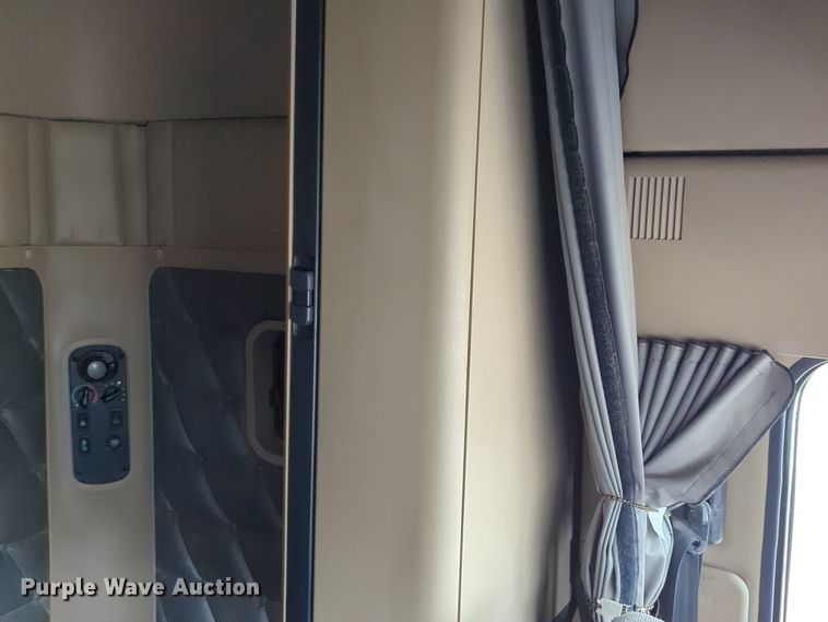 image for item LY9499 2016 Freightliner Coronado 122SD  semi truck