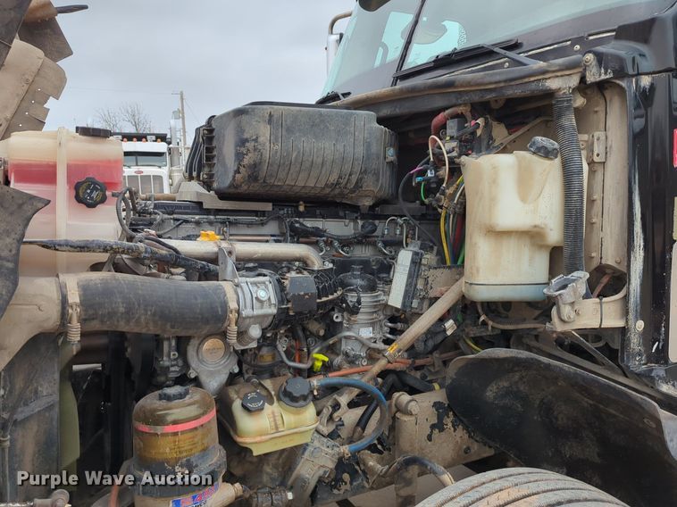 image for item LY9499 2016 Freightliner Coronado 122SD  semi truck