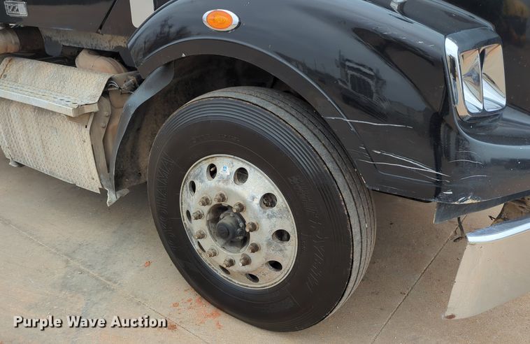 image for item LY9499 2016 Freightliner Coronado 122SD  semi truck