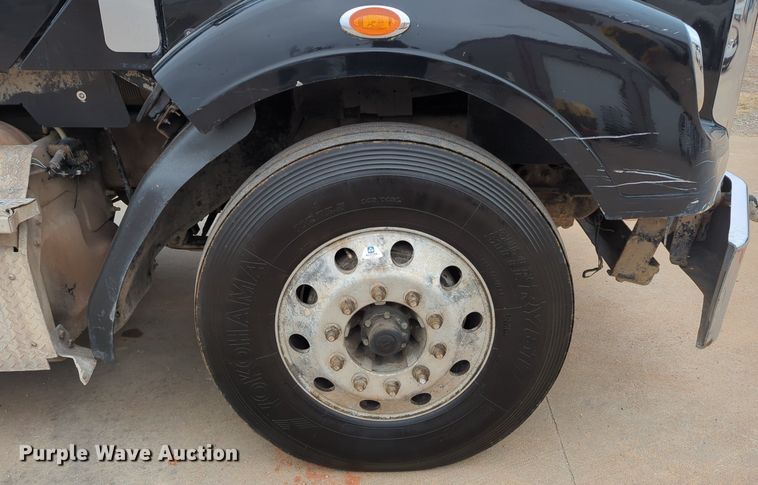 image for item LY9499 2016 Freightliner Coronado 122SD  semi truck