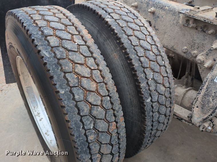 image for item LY9499 2016 Freightliner Coronado 122SD  semi truck