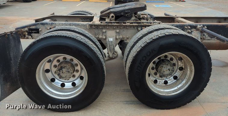 image for item LY9499 2016 Freightliner Coronado 122SD  semi truck