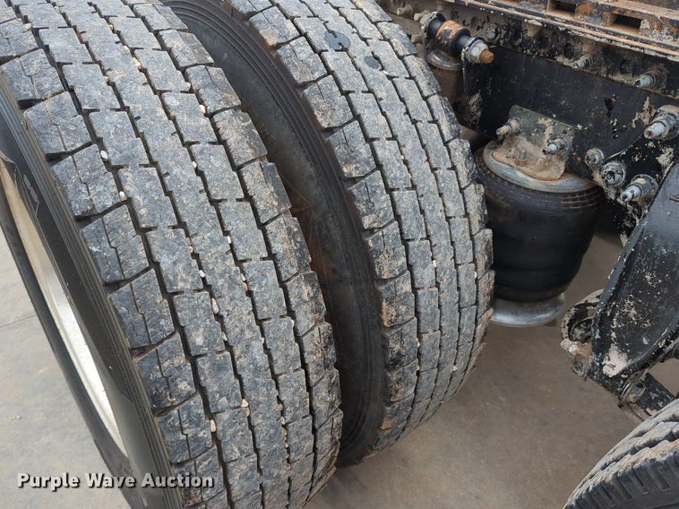 image for item LY9499 2016 Freightliner Coronado 122SD  semi truck