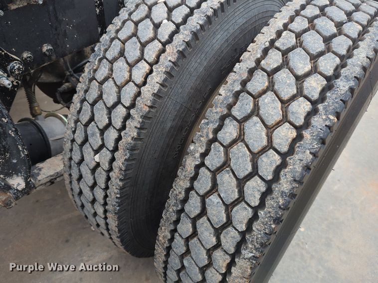 image for item LY9499 2016 Freightliner Coronado 122SD  semi truck