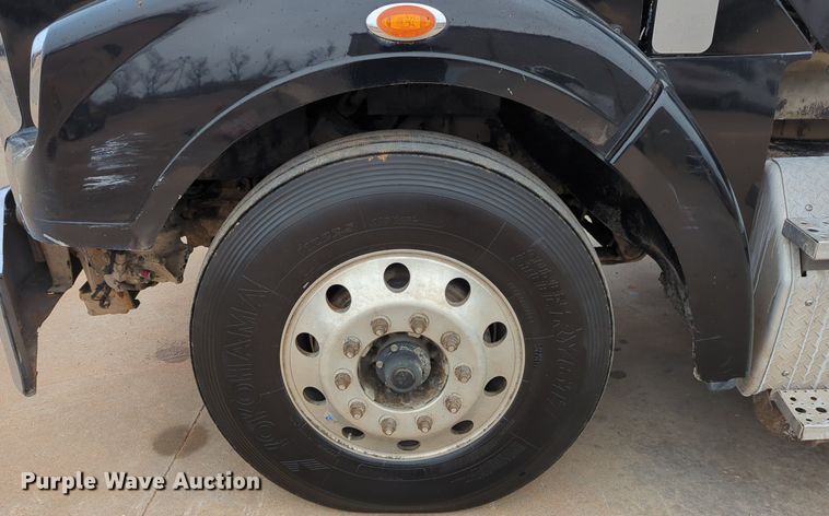 image for item LY9499 2016 Freightliner Coronado 122SD  semi truck