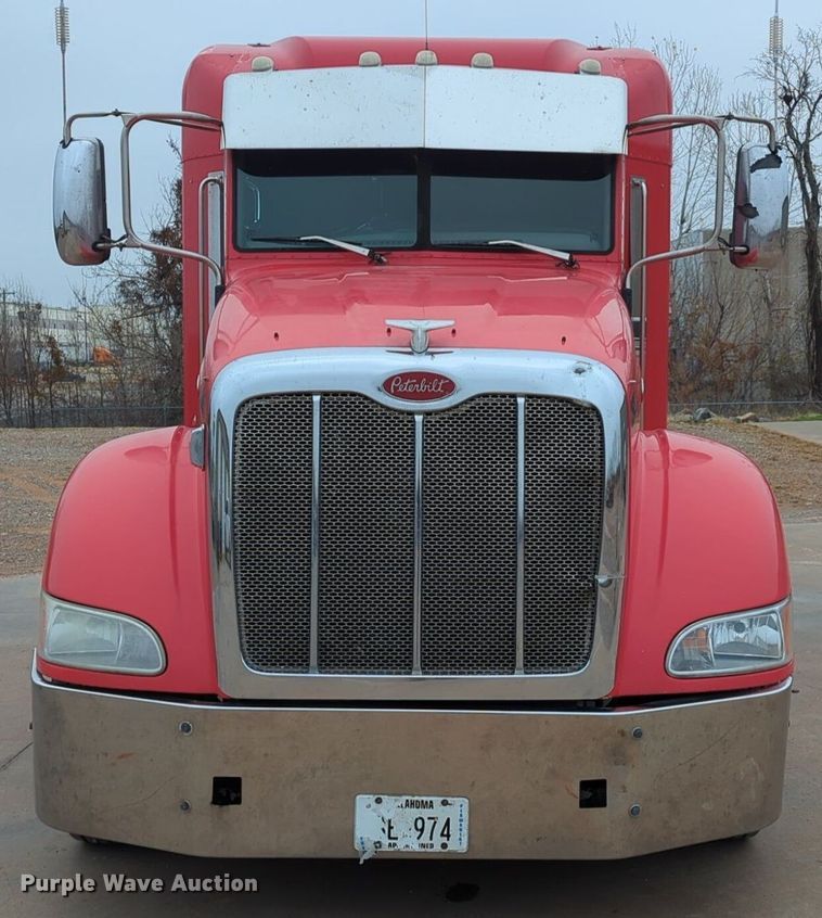image for item LY9500 2013 Peterbilt 386  semi truck