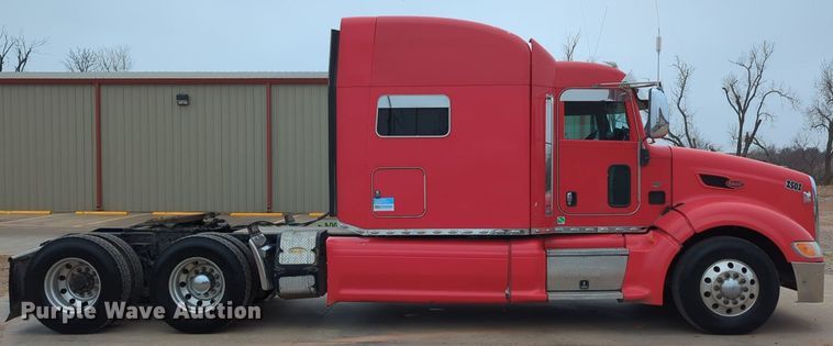image for item LY9500 2013 Peterbilt 386  semi truck