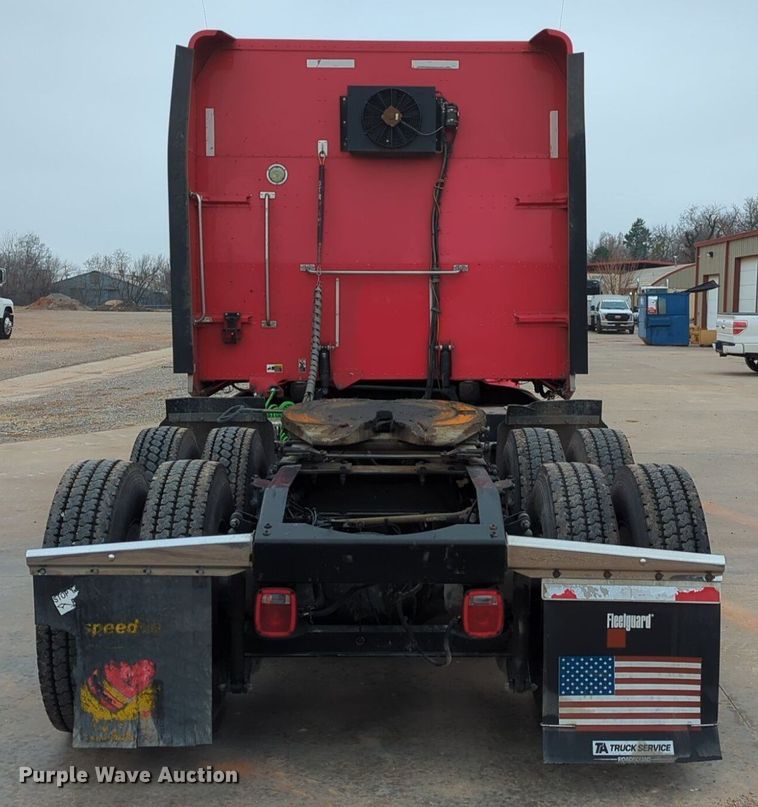 image for item LY9500 2013 Peterbilt 386  semi truck