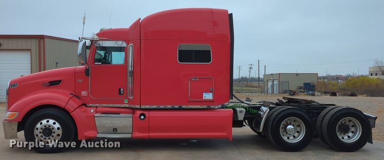 image for item LY9500 2013 Peterbilt 386  semi truck