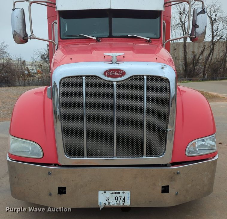 image for item LY9500 2013 Peterbilt 386  semi truck