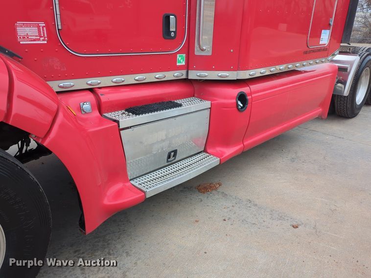 image for item LY9500 2013 Peterbilt 386  semi truck