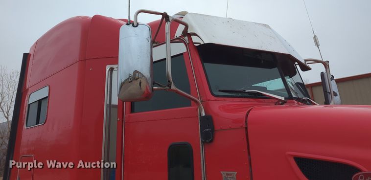 image for item LY9500 2013 Peterbilt 386  semi truck