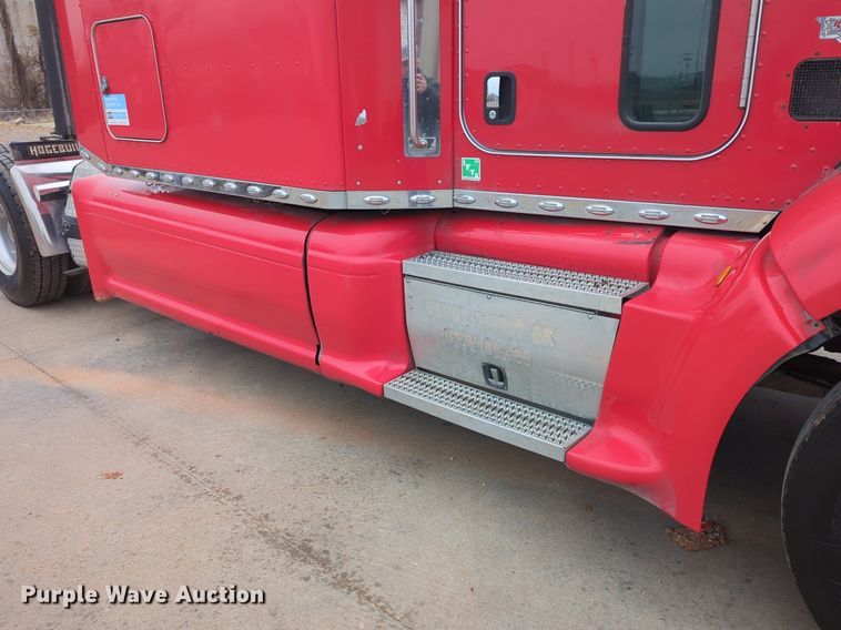 image for item LY9500 2013 Peterbilt 386  semi truck